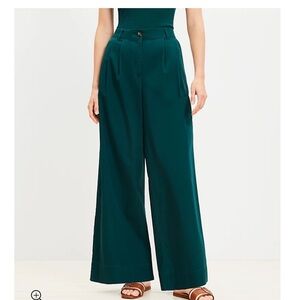 BNWT Loft Wide Left Pants in the Color Emerald